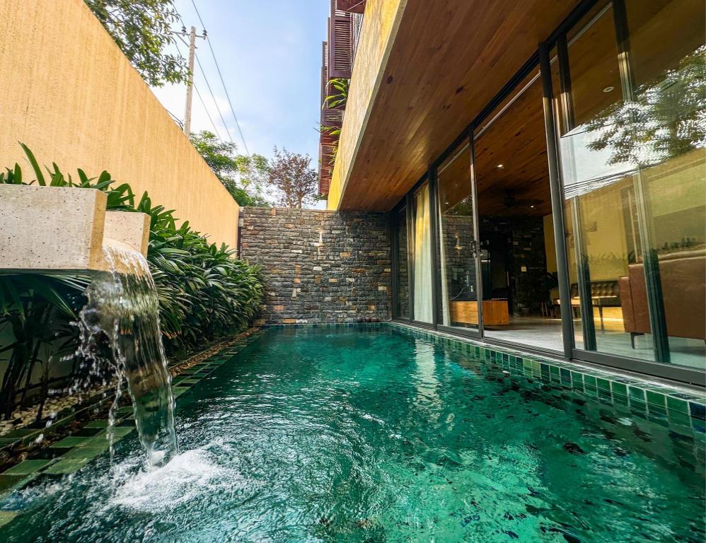 FREE PICK UP- SUPER VILLA-2 indoor pools and Sauna in Da Nang