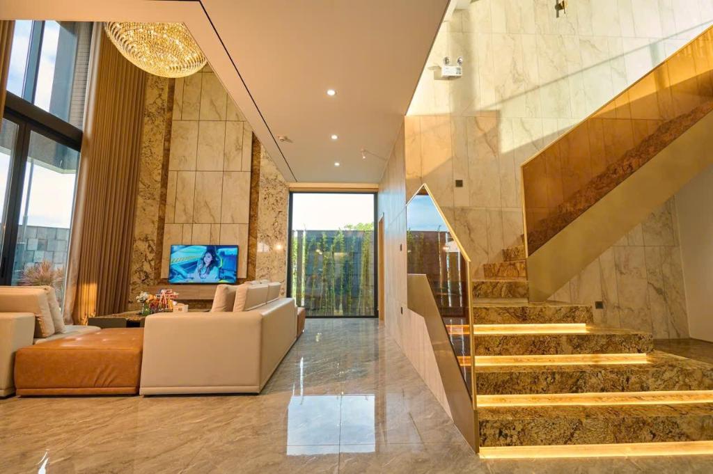 ダナンのLUXURY VILLA with 5 BEDROOMS RIVER VIEW — 写真6