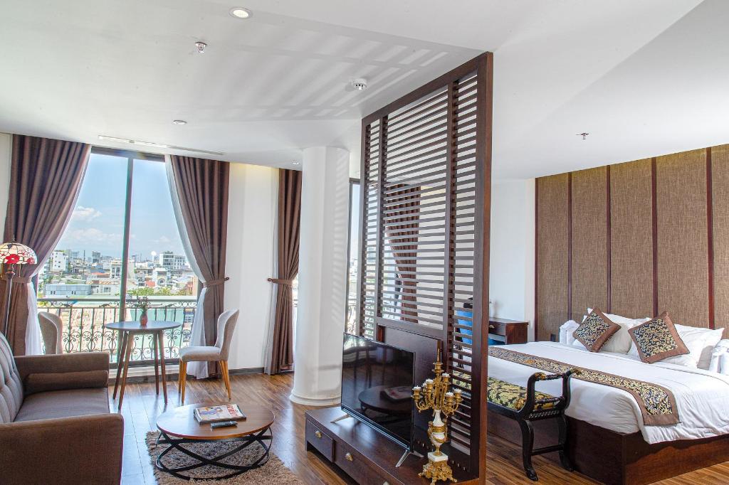 Dong Duong Hotel and Suites in Da Nang — photo 2