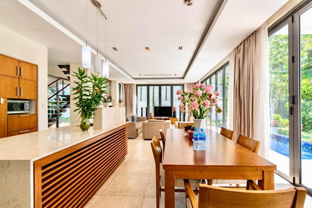 Luxury  Ocean Villa 3 bedrooms  close to the Beach in Da Nang