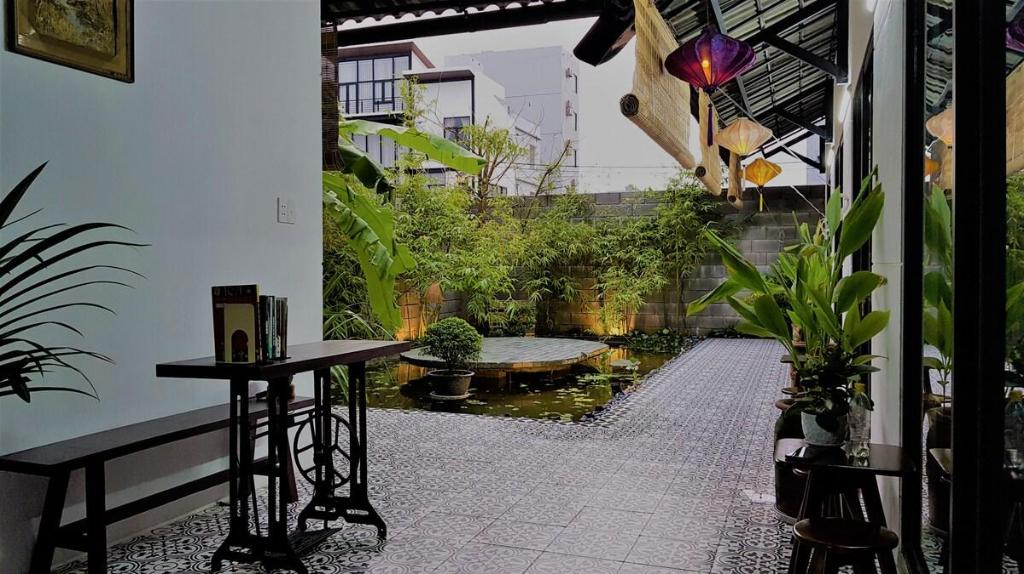 Bơ and Miu Homestay | 5BRs near the beach in Da Nang