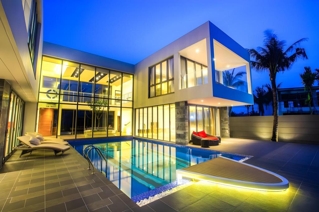 Five Stars Villa - 4BED VIP Beachfront With Pickup in Da Nang