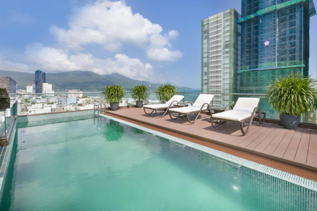 Dolphin Hotel and Apartment in Da Nang