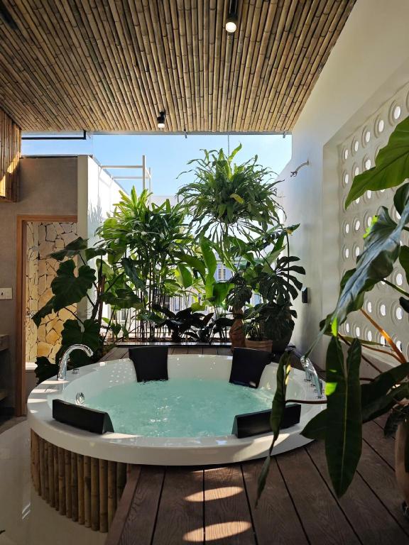 ダナンのGomiHouse 4BRs 5 minute to LOTTE with jacuzzi pool — 写真4