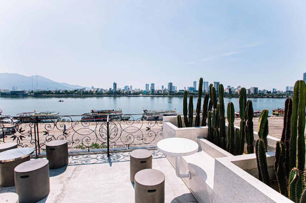 Modern Riverfront Balcony Apartment in Da Nang
