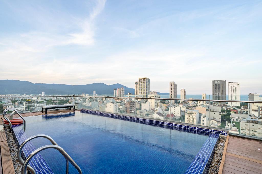Diamond Beach Hotel in Da Nang
