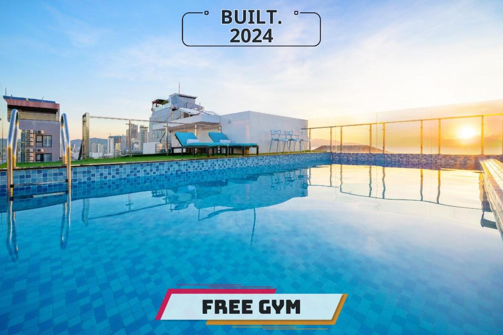 Swimming pool [outdoor]