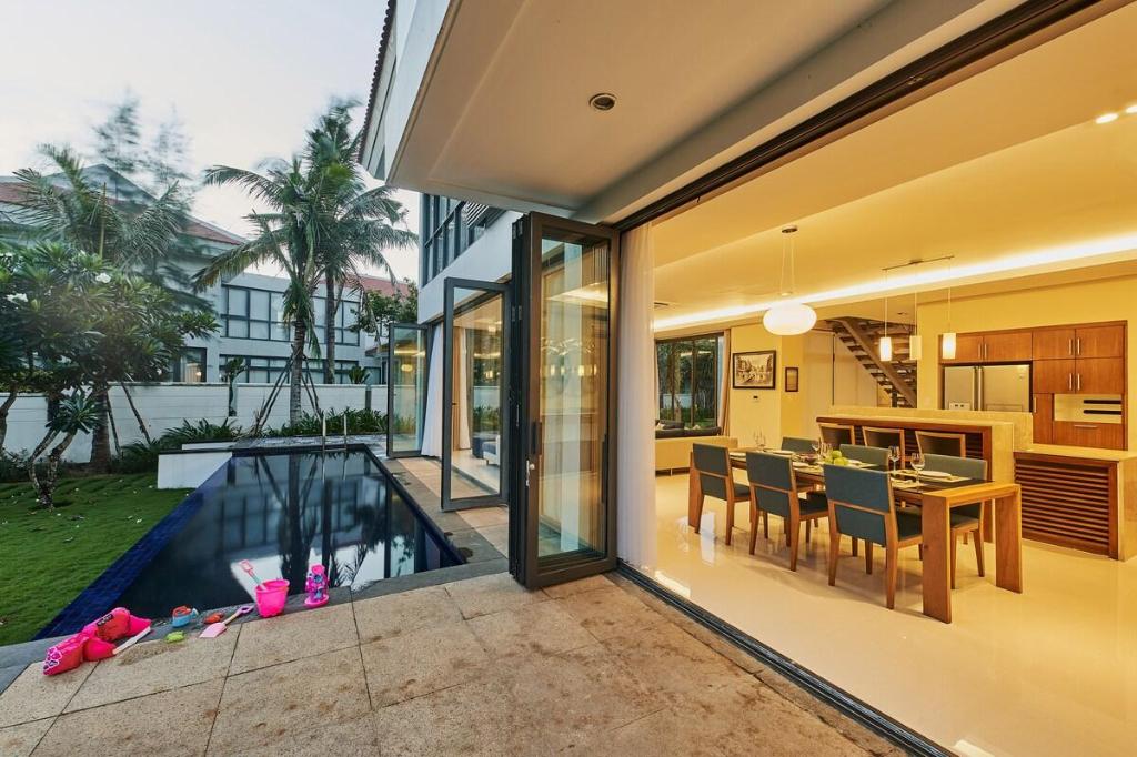 ダナンのSpacious villa with pool — 写真5