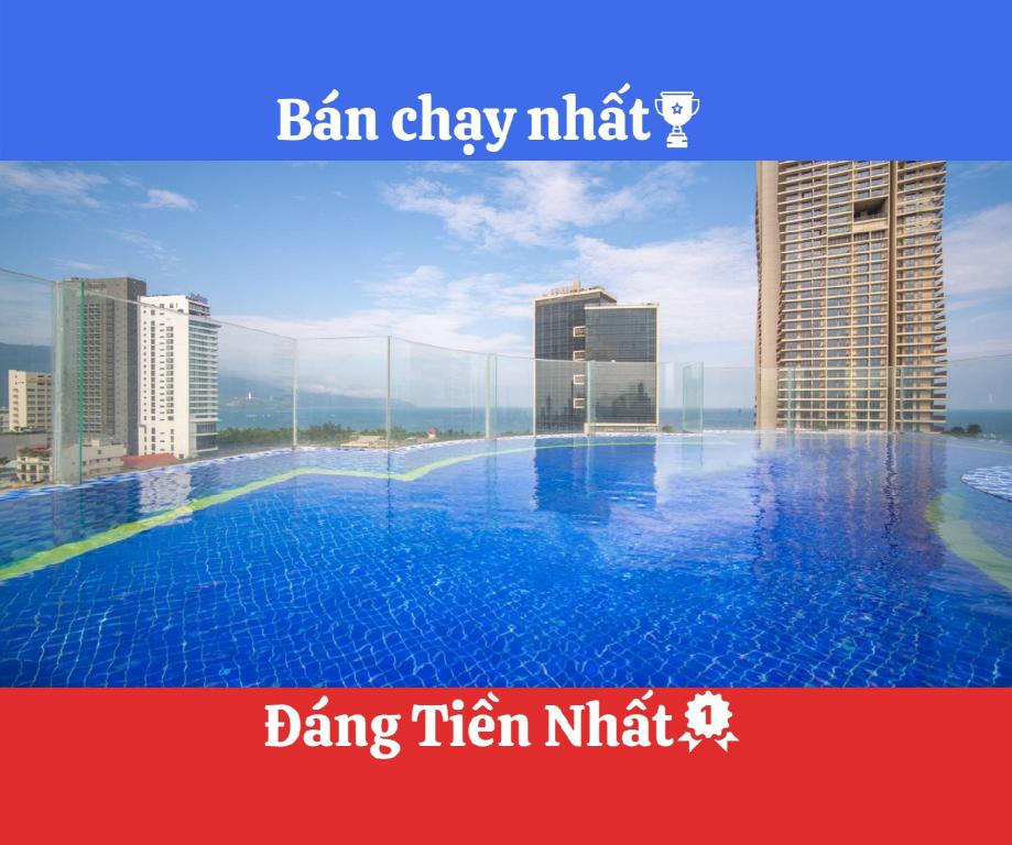 Swimming pool [outdoor]
