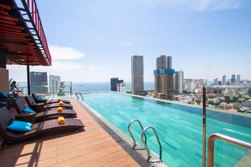 ダナンのCordial Grand Hotel Da Nang Beach - Infinity Rooftop Pool — 写真2