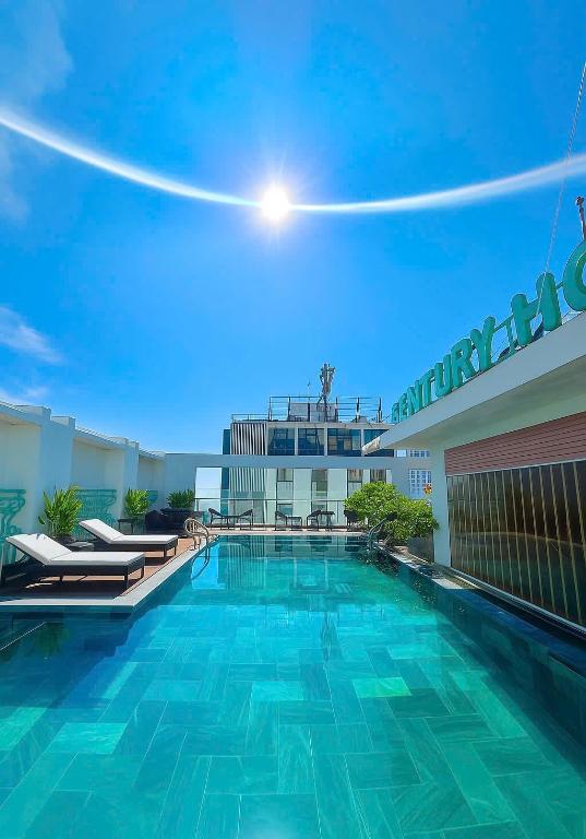 Swimming pool [outdoor]