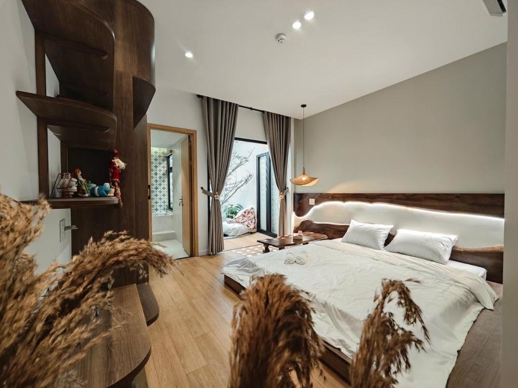 GomiHouse 4BRs 5 minute to LOTTE with jacuzzi pool in Da Nang