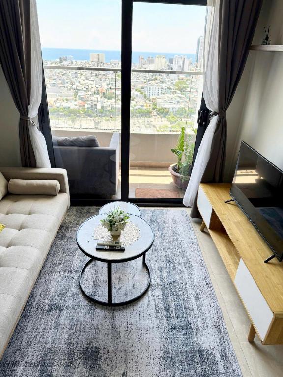 Modern 2 BR 2BR Apartment - Monarchy Building in Da Nang