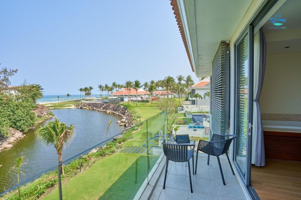 Villa 5 Seaview - The Ocean Villa Da Nang in Da Nang