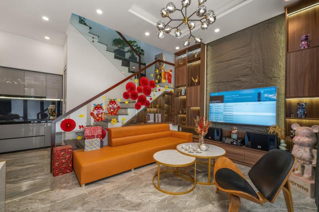 Shared lounge/TV area