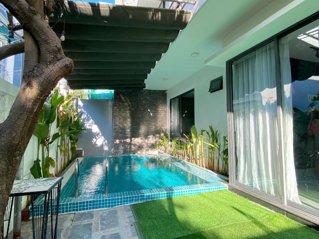 Pool Villa 6 Bedrooms  Near Beach in Da Nang