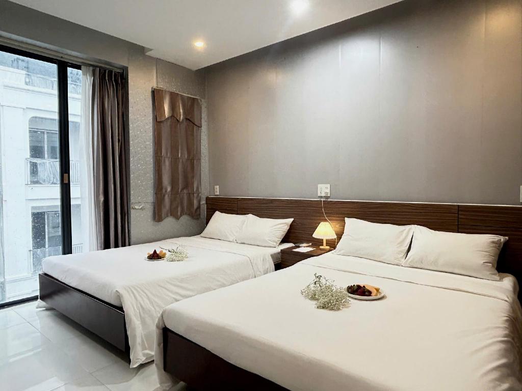 Deluxe Family Room with Window - Bed