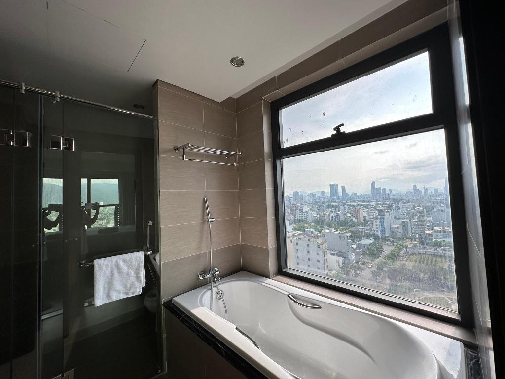 ダナンのAltara Suites- infinity pool- high floor-nice view — 写真5