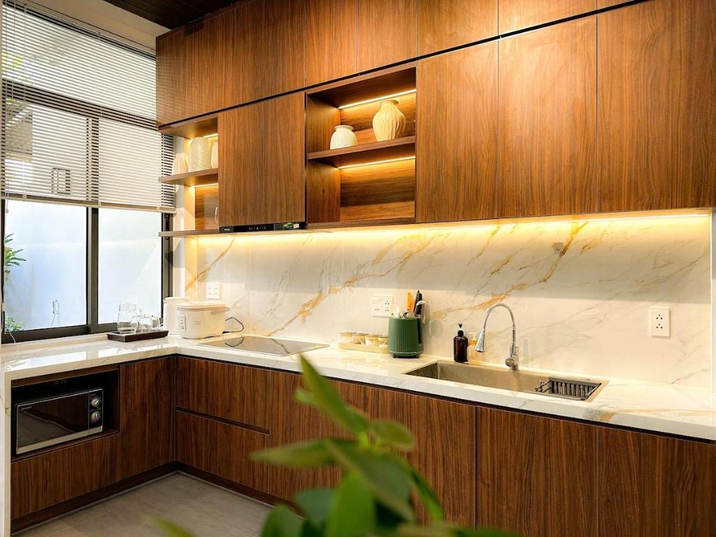 PoolVilla-5BRs Walk to MyKhe Beach-Full AC in Da Nang