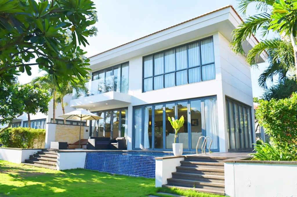 Cheerful 3-bedroom villa with pool in Da Nang