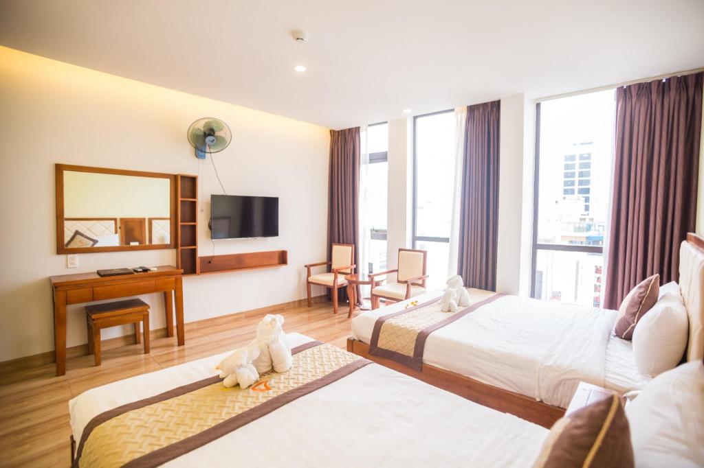 Deluxe Triple City View - Bed
