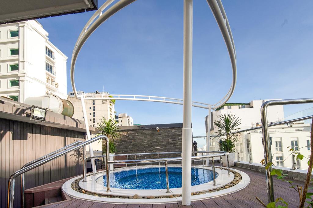 Hot tub