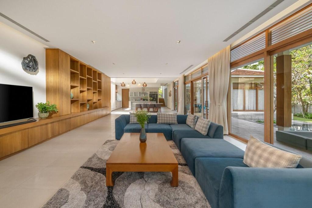 ダナンのThe Ocean Estates_ 5 bedrooms _ luxury villa10 — 写真4