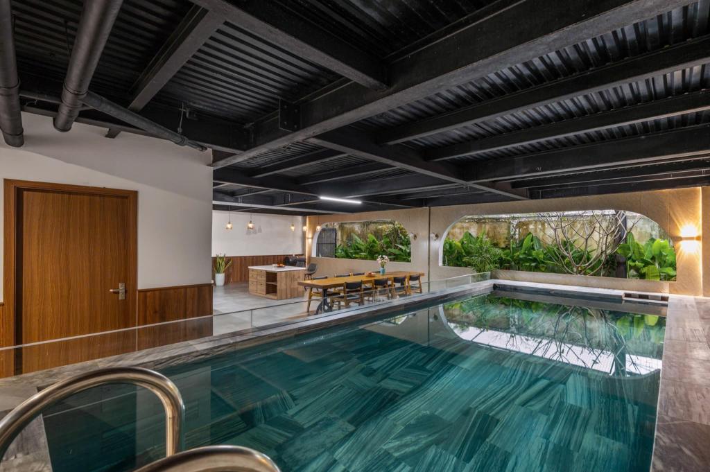 6BR Pool Villa Near F.u.r.a.m.a resort in Da Nang