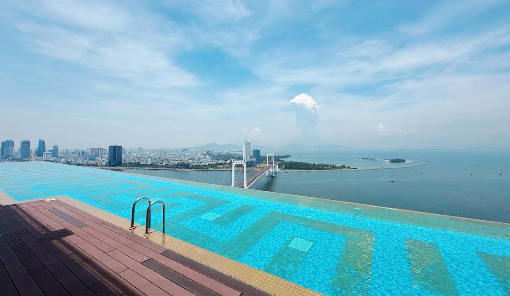 ダナンのWyndham | Studio | Balcony | Infinity Pool — 写真3