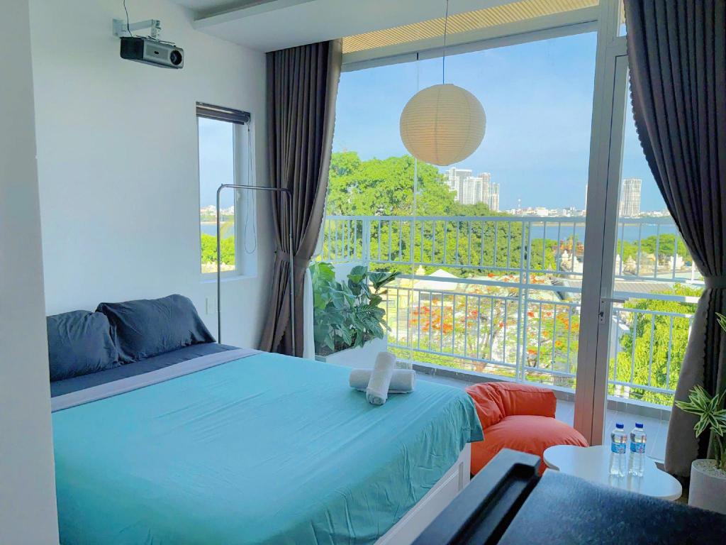 Corgi House Danang - Steps from Dragon Bridge in Da Nang