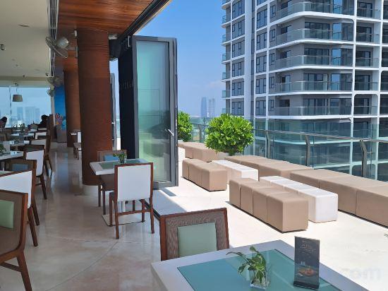 ダナンのAparthotel in A La Carte - 2 bedrooms, balcony, beachfront, rooftop pool, central — 写真4