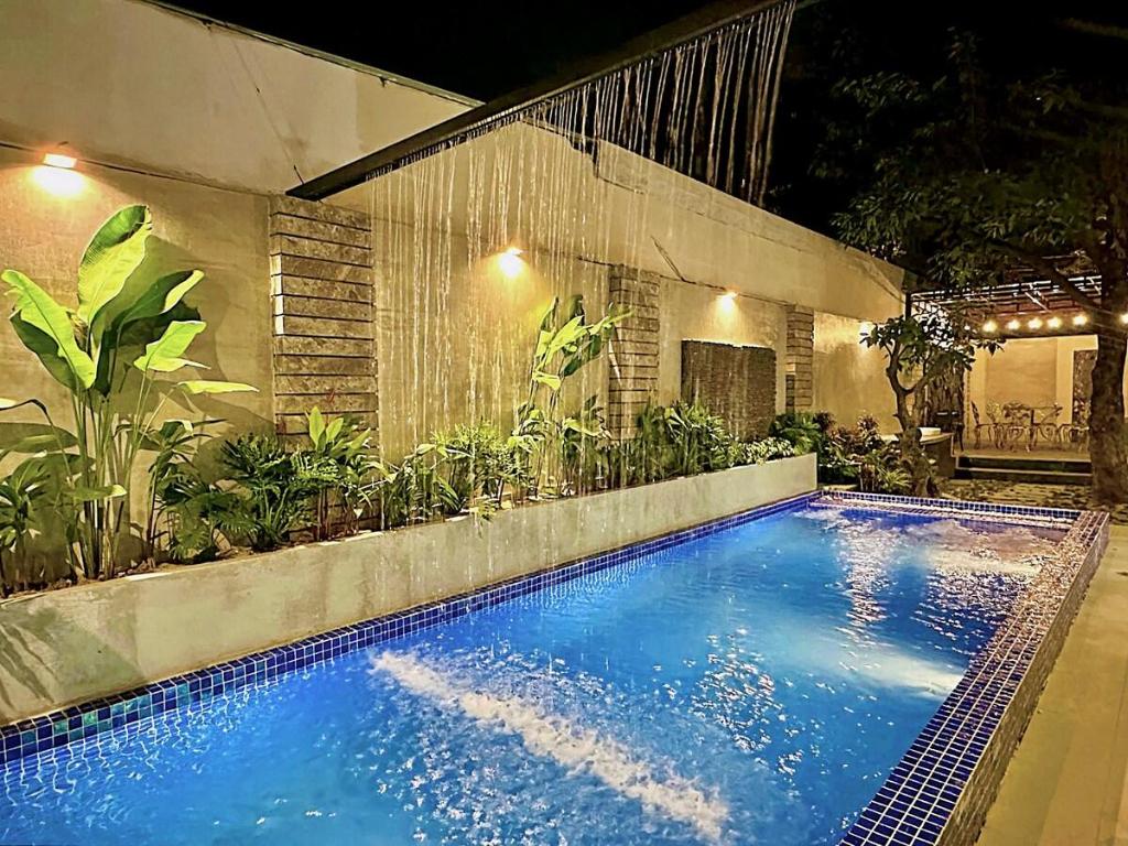 Big Pool Villa 6 BRs Near Beach in Da Nang