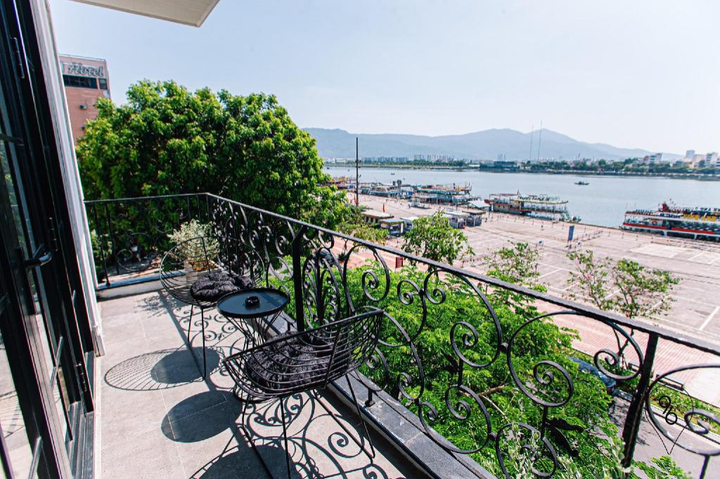 ダナンのModern Riverfront Balcony Apartment — 写真6