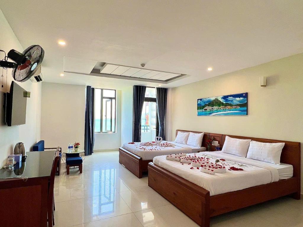 Quadruple Room with Balcony - Bedroom