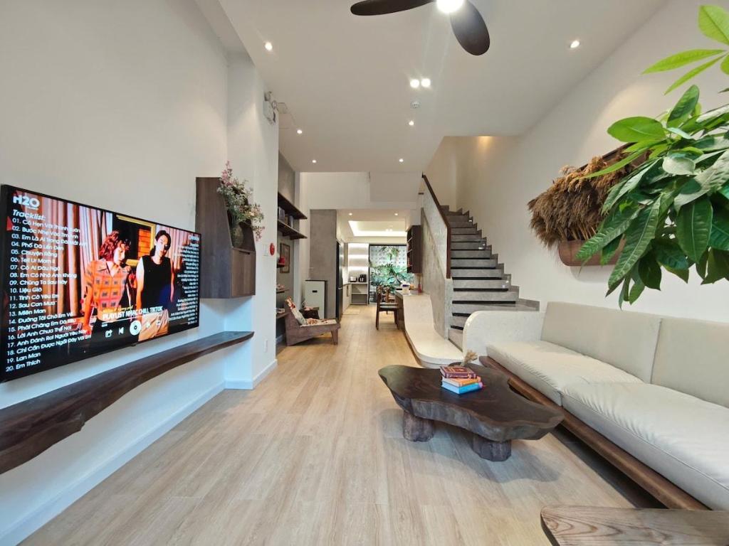 ダナンのGomiHouse 4BRs 5 minute to LOTTE with jacuzzi pool — 写真3