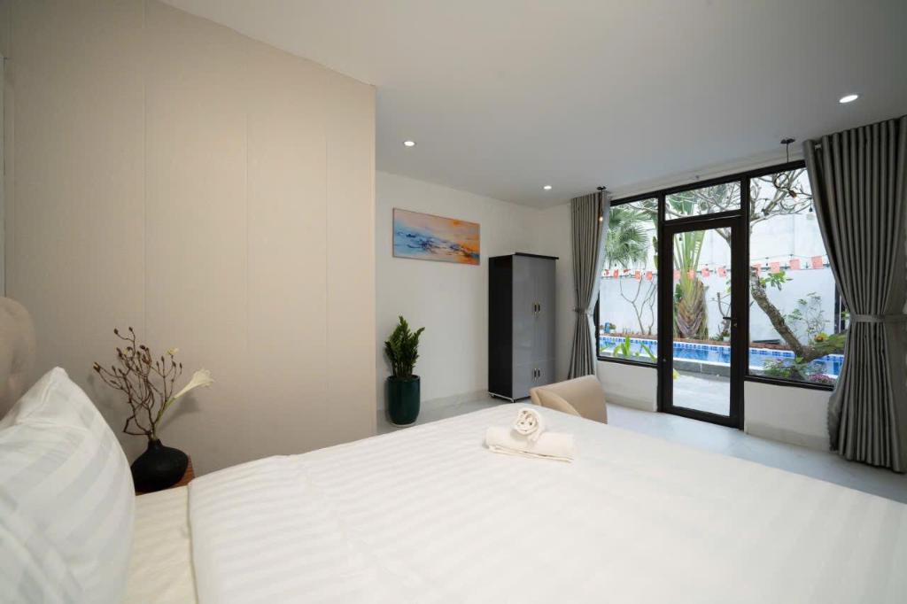 BigPool House 4BR Near Han River in Da Nang