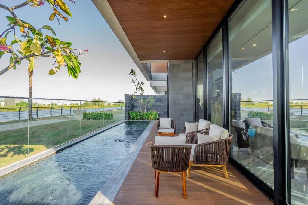 Private pool