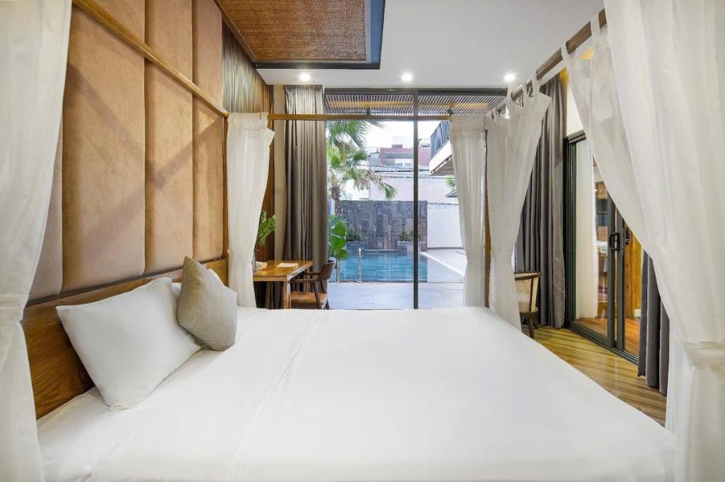 5BR Luxury Pool Villa by PVillaDanang in Da Nang