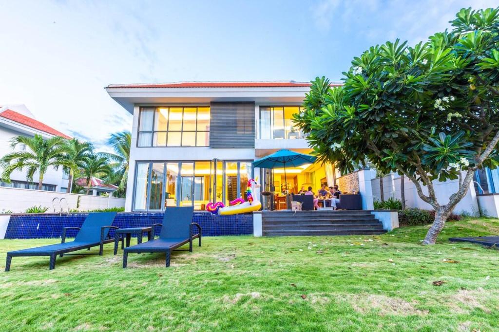 Luxury 4-bedroom Pool Villa in Da Nang