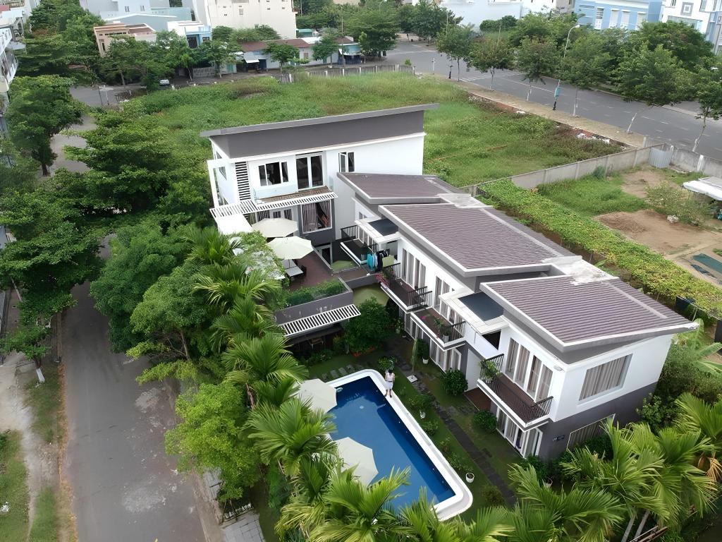 Beautiful Riverside Villa w/ Pool and Free Pickup in Da Nang