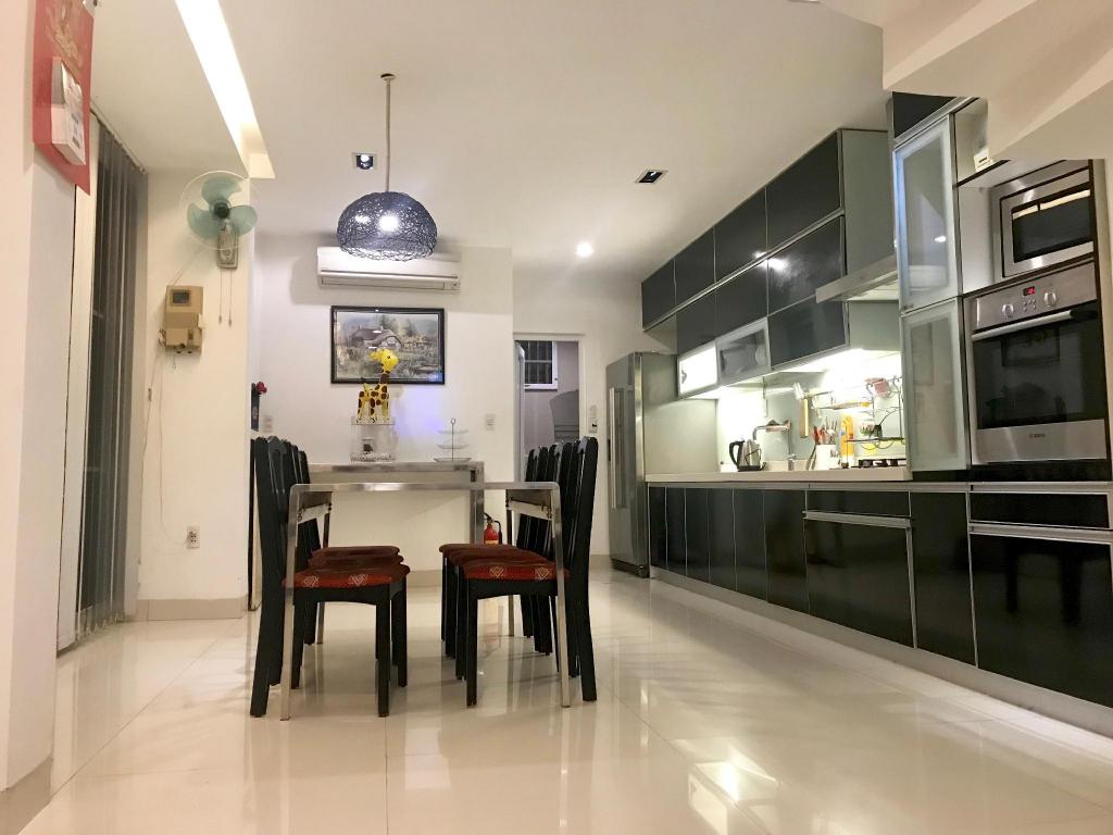ダナンの4BR AC Livingroom Full Modern Furnitures Nearbeach — 写真4