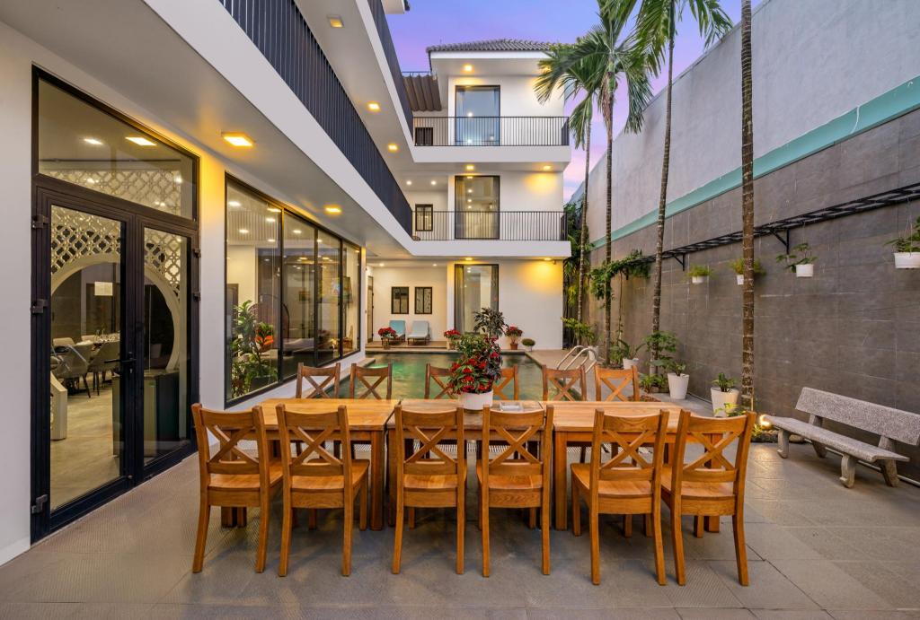 ダナンのPHÚC VILLA 9 Bedroom — 写真5