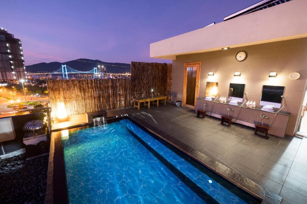 Hot tub