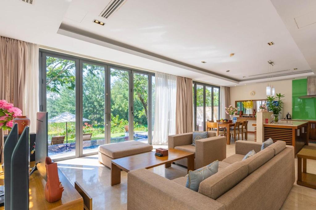 Separate living room
