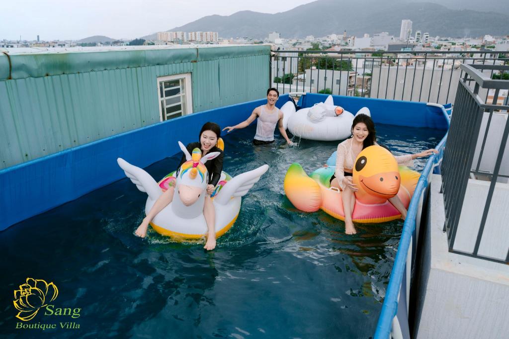 Private pool