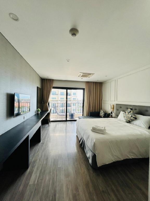 Wyndham | Studio | Balcony | Infinity Pool in Da Nang