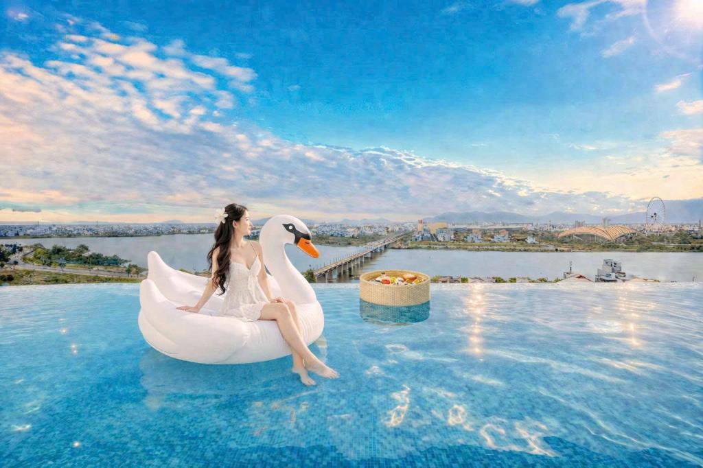 Swimming pool [outdoor]
