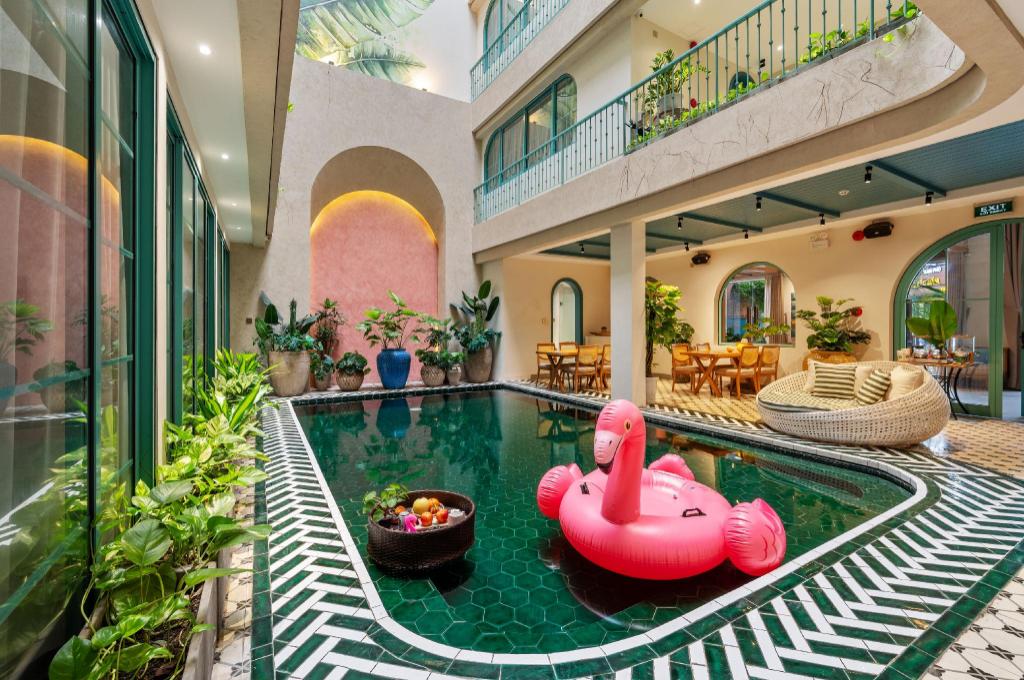 Swimming pool