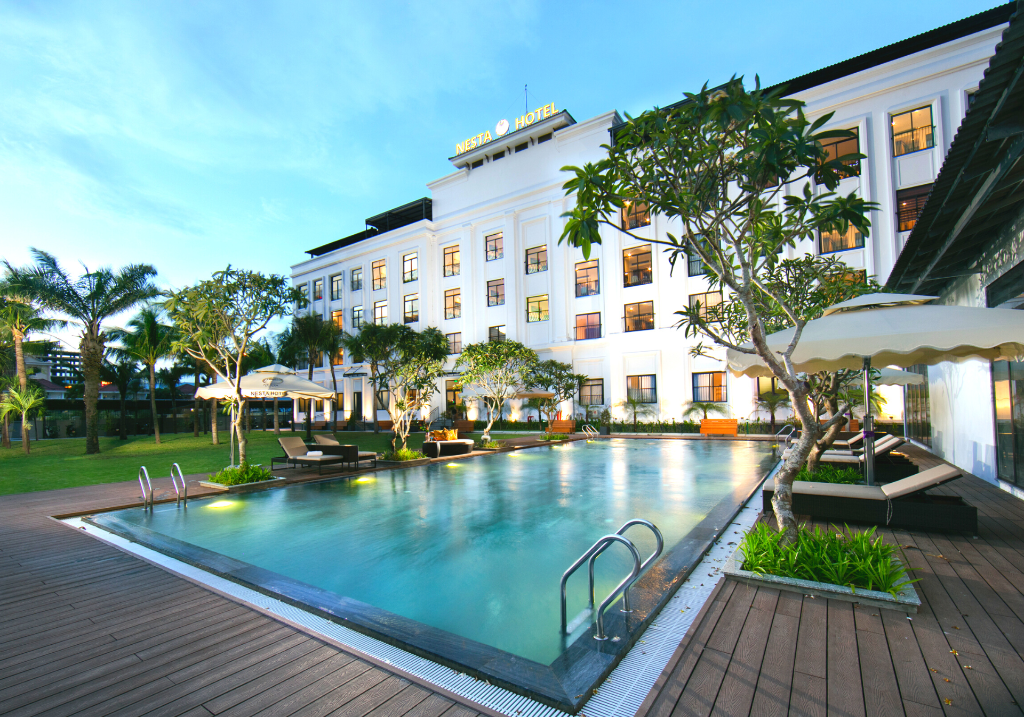 Swimming pool