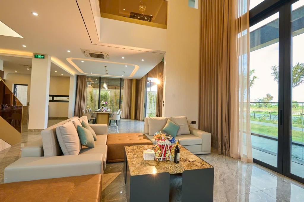ダナンのLUXURY VILLA with 5 BEDROOMS RIVER VIEW — 写真3
